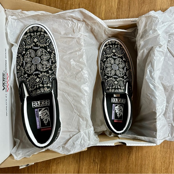 NEW VANS - Picture 3 of 3
